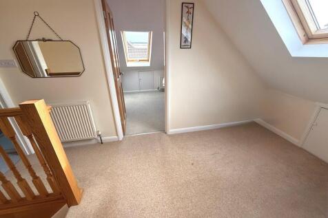 12 Knightscroft A...