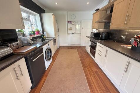 12 Knightscroft A...