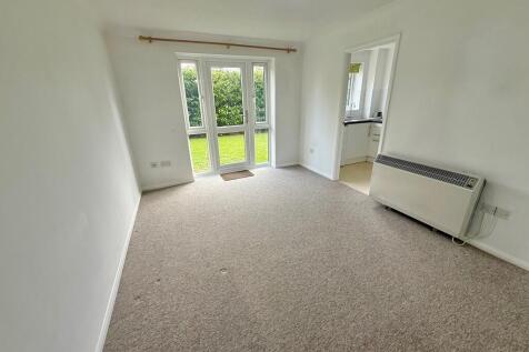 18 Dorking Lounge...