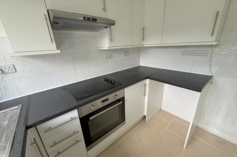 18 Dorking Kitche...