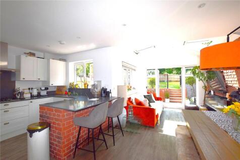 Kitchen/Dining Area