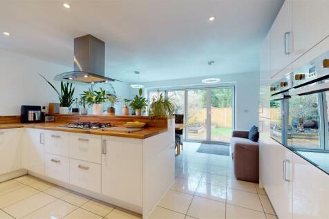 KITCHEN/FAMILY ROOM