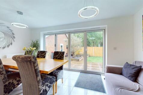 KITCHEN/FAMILY ROOM