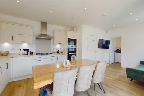 KITCHEN/DINING/FAMILY ROOM