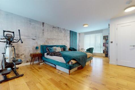 MASTER BEDROOM SUITE
