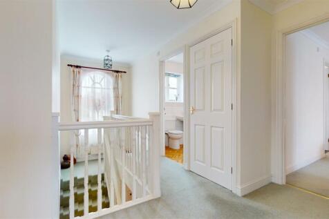 GALLERIED FIRST FLOOR LANDING