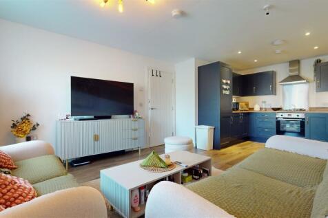 OPEN PLAN KITCHEN/LIVING AREA