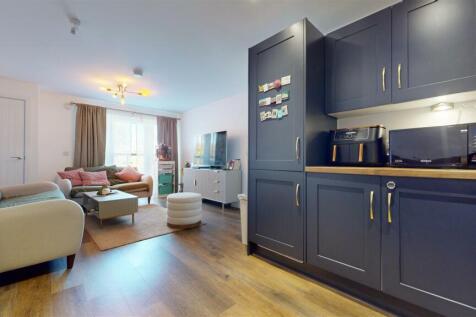 OPEN PLAN KITCHEN/LIVING AREA