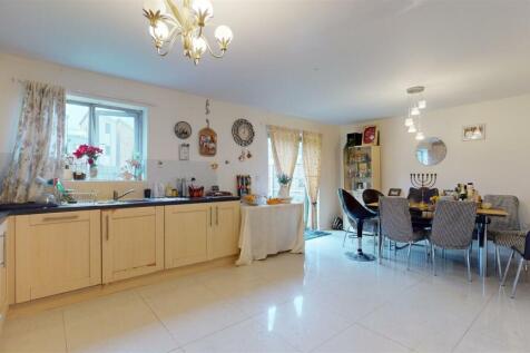 KITCHEN/FAMILY/DINING ROOM
