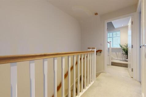 FIRST FLOOR LANDING