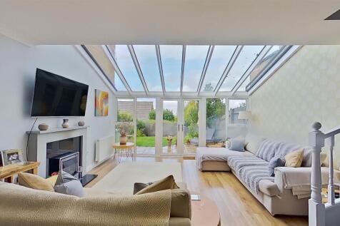 OPEN PLAN LIVING SPACE