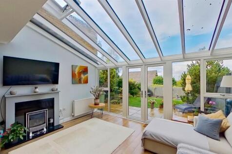 OPEN PLAN LIVING SPACE