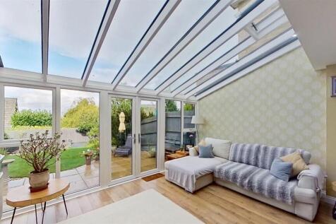 OPEN PLAN LIVING SPACE