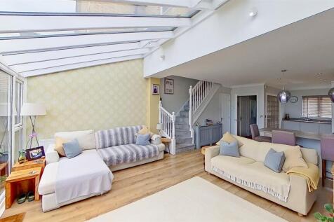 OPEN PLAN LIVING SPACE