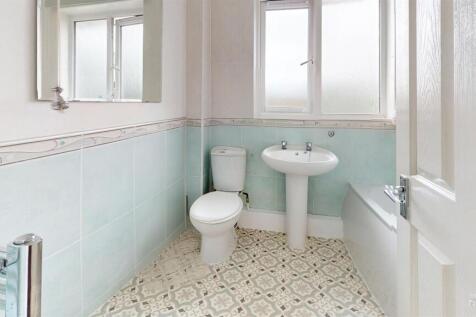 Bathroom-Defurnished.jpg