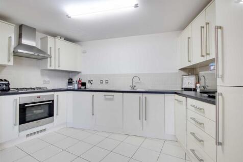 FITTED KITCHEN