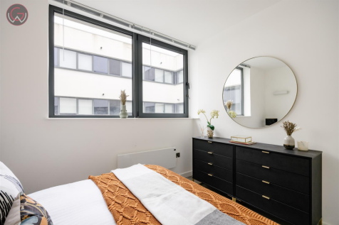 Foxhunter Drive, Milton Keynes 8 © David Phillips 