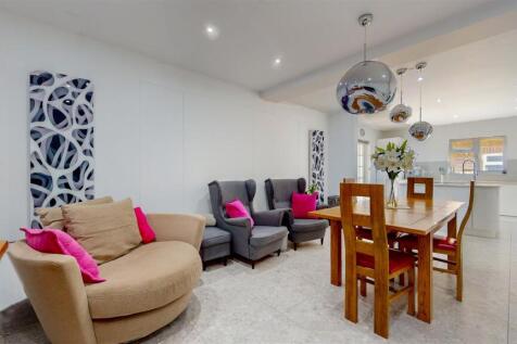 KITCHEN/DINING/FAMILY ROOM