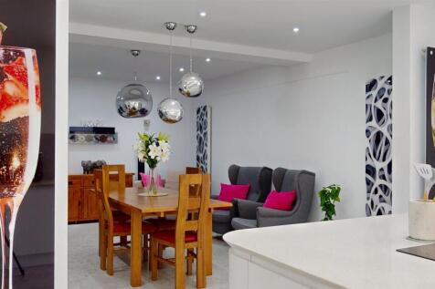 KITCHEN/DINING/FAMILY ROOM