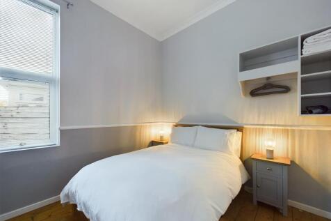 bed 1.jpg