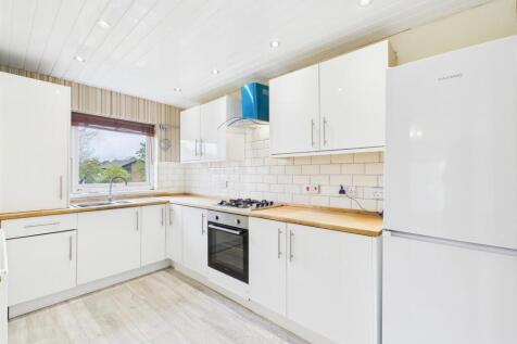 Kitchen 2.jpg