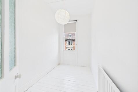 CAM01832G0-PR0191-STILL009.jpg
