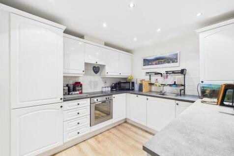 Kitchen 2.jpg