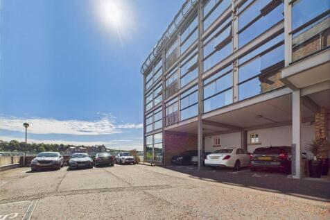 CAM01832G0-PR0206-STILL014.jpg
