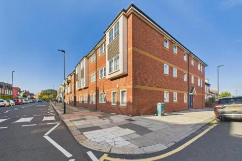 CAM01832G0-PR0239-STILL009.jpg