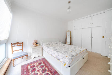 1359647-4-68da793...