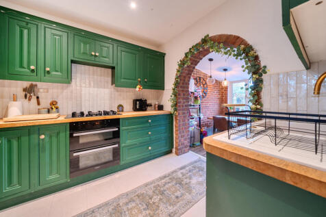 1382196-11-691dd9...