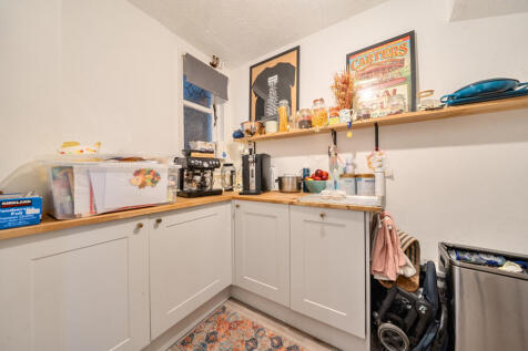 1382196-10-691dd8...