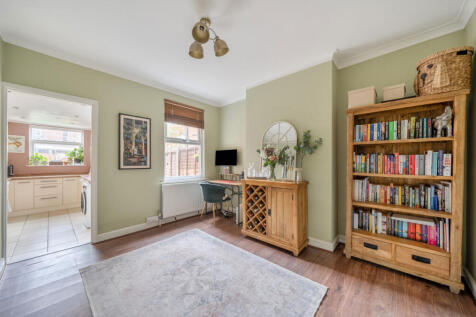 1369537-4-68ef7e9...