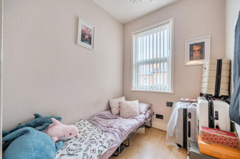 1369302-4-68f66a1...