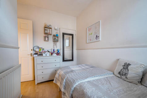 1369302-2-68f669f...