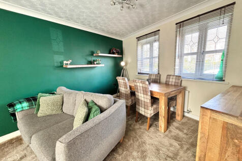 Lounge/Dining Are...