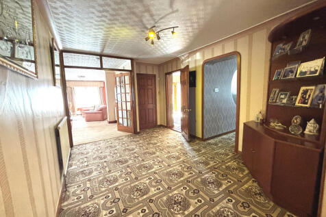 Main Inner Hallwa...