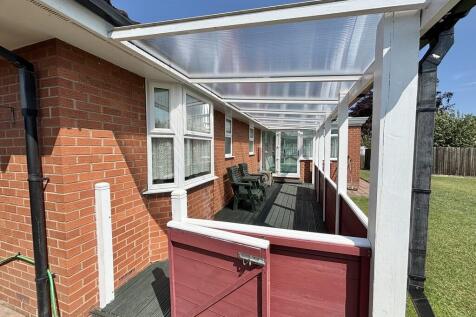 Covered porch/can...