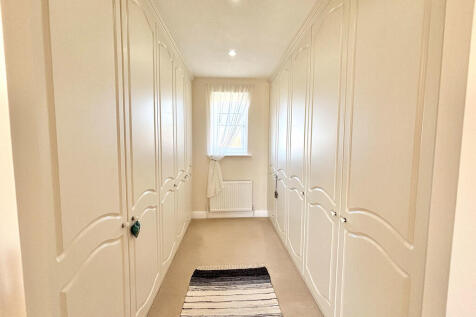 Walk-in wardrobe