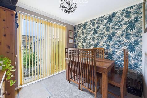 Bedroom 2/Dining ...