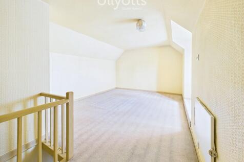 Attic Bedroom 4