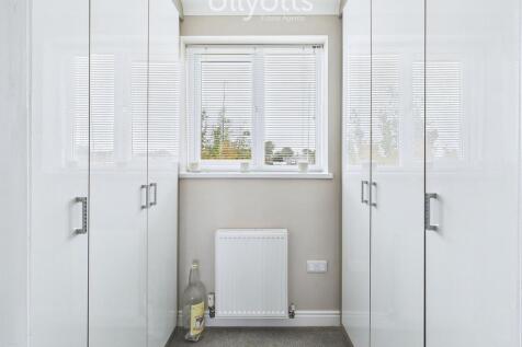 Walk-in wardrobe