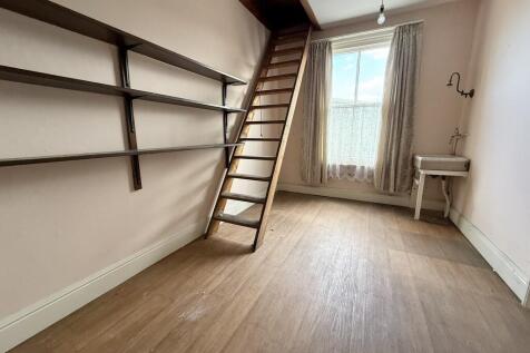 Bedroom (secondar...