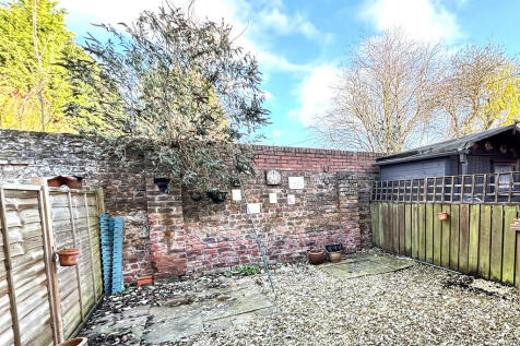 Enclosed garden