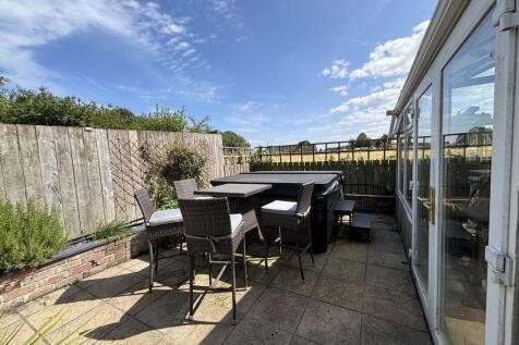 Patio with open v...