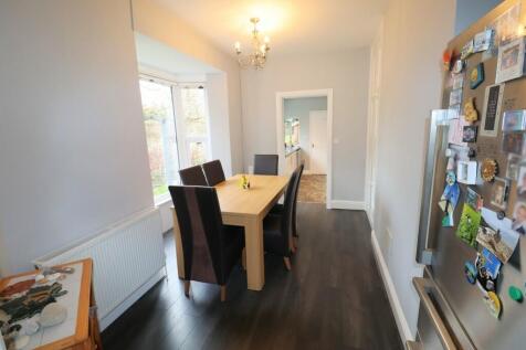 Dining Room / Bre...