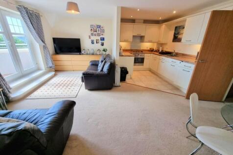 Lounge / Kitchen ...