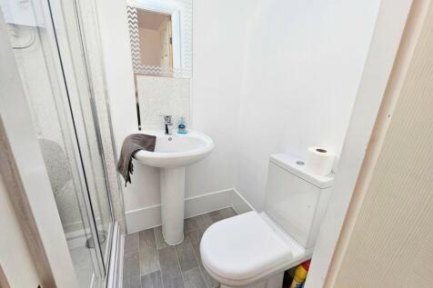 Bedroom 4 Ensuite