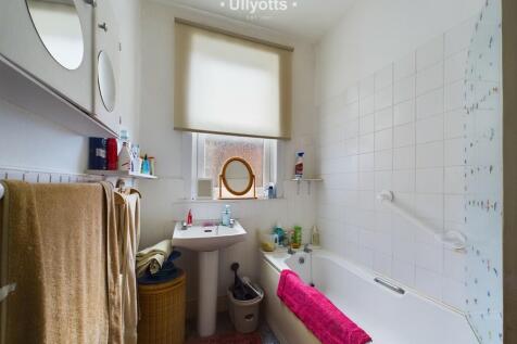 Flat 2 Bathroom