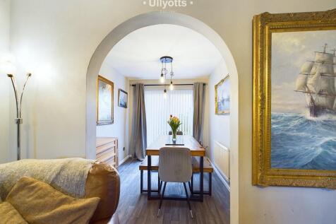 Archway to Dining...